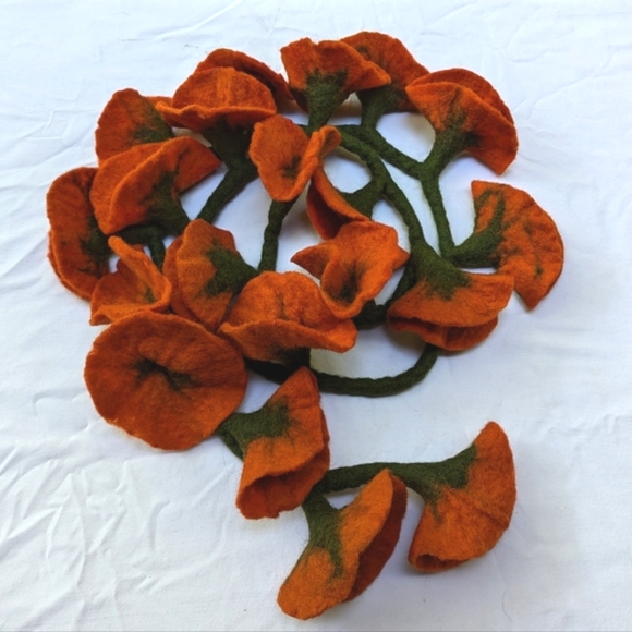 🧡 FLOWER SCARF! - Picture 7 of 8